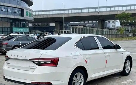 Skoda Superb III рестайлинг, 2022 год, 1 700 000 рублей, 8 фотография