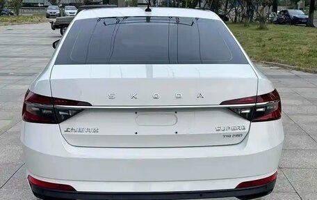 Skoda Superb III рестайлинг, 2022 год, 1 700 000 рублей, 7 фотография