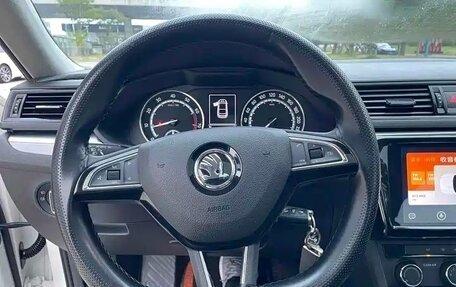 Skoda Superb III рестайлинг, 2022 год, 1 700 000 рублей, 17 фотография