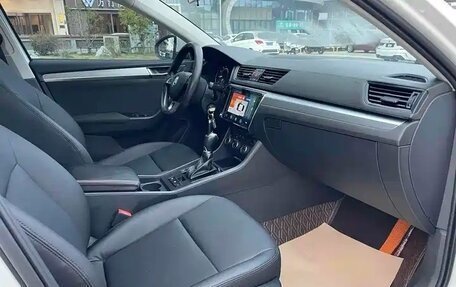 Skoda Superb III рестайлинг, 2022 год, 1 700 000 рублей, 10 фотография