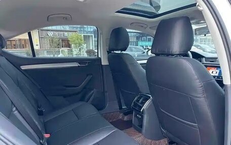 Skoda Superb III рестайлинг, 2022 год, 1 700 000 рублей, 13 фотография