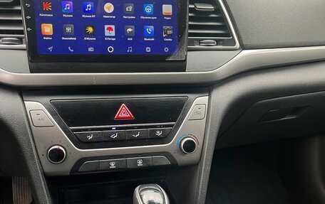 Hyundai Elantra VI рестайлинг, 2018 год, 1 650 000 рублей, 10 фотография