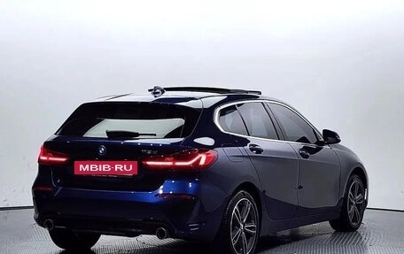 BMW 1 серия, 2022 год, 2 180 000 рублей, 2 фотография