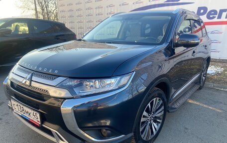Mitsubishi Outlander III рестайлинг 3, 2018 год, 2 030 000 рублей, 1 фотография