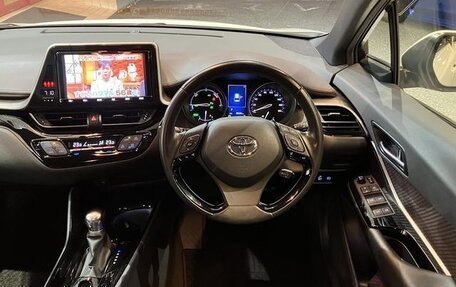 Toyota C-HR I рестайлинг, 2022 год, 2 160 000 рублей, 16 фотография