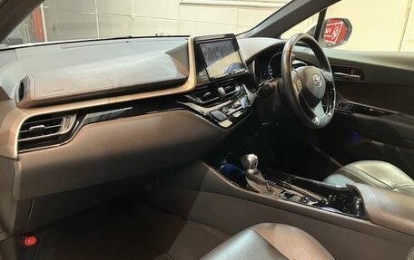 Toyota C-HR I рестайлинг, 2022 год, 2 160 000 рублей, 17 фотография