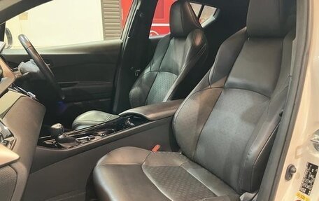 Toyota C-HR I рестайлинг, 2022 год, 2 160 000 рублей, 18 фотография