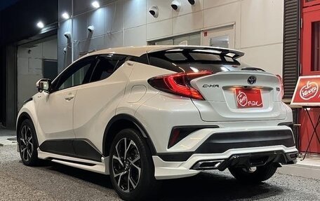 Toyota C-HR I рестайлинг, 2022 год, 2 160 000 рублей, 10 фотография