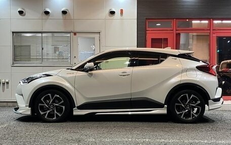 Toyota C-HR I рестайлинг, 2022 год, 2 160 000 рублей, 11 фотография