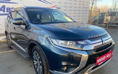 Mitsubishi Outlander III рестайлинг 3, 2018 год, 2 030 000 рублей, 3 фотография