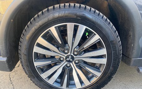 Mitsubishi Outlander III рестайлинг 3, 2018 год, 2 030 000 рублей, 4 фотография