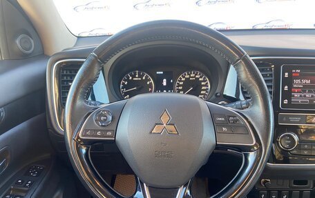 Mitsubishi Outlander III рестайлинг 3, 2018 год, 2 030 000 рублей, 6 фотография