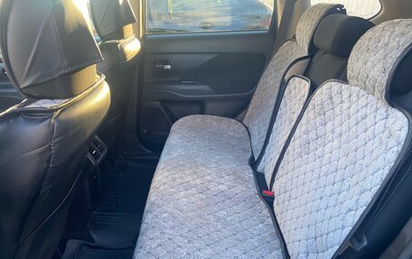 Mitsubishi Outlander III рестайлинг 3, 2018 год, 2 030 000 рублей, 12 фотография