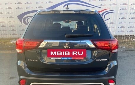 Mitsubishi Outlander III рестайлинг 3, 2018 год, 2 030 000 рублей, 14 фотография