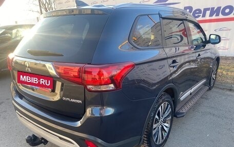 Mitsubishi Outlander III рестайлинг 3, 2018 год, 2 030 000 рублей, 15 фотография