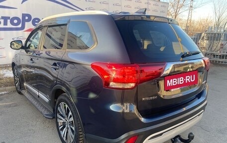 Mitsubishi Outlander III рестайлинг 3, 2018 год, 2 030 000 рублей, 13 фотография