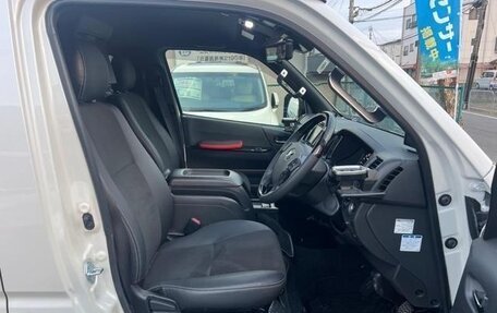 Toyota HiAce H200, 2022 год, 4 316 000 рублей, 12 фотография