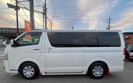 Toyota HiAce H200, 2022 год, 4 316 000 рублей, 8 фотография