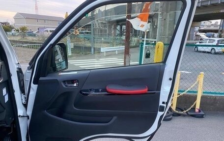 Toyota HiAce H200, 2022 год, 4 316 000 рублей, 31 фотография