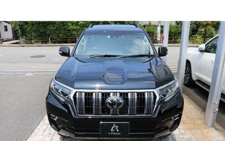 Toyota Land Cruiser Prado 150 рестайлинг 2, 2022 год, 6 060 000 рублей, 2 фотография