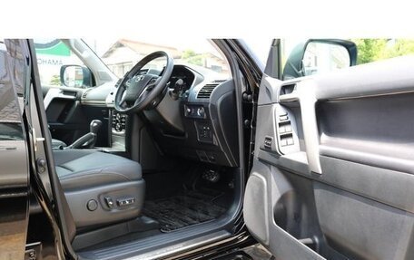 Toyota Land Cruiser Prado 150 рестайлинг 2, 2022 год, 6 060 000 рублей, 10 фотография