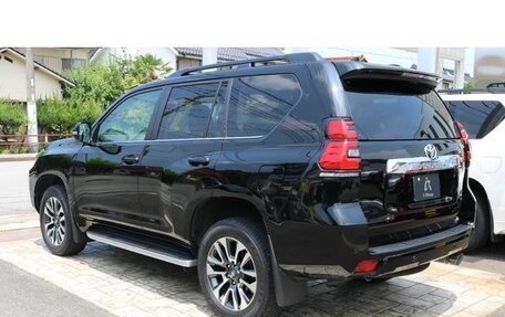 Toyota Land Cruiser Prado 150 рестайлинг 2, 2022 год, 6 060 000 рублей, 7 фотография