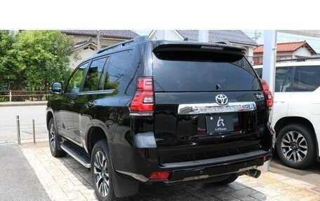 Toyota Land Cruiser Prado 150 рестайлинг 2, 2022 год, 6 060 000 рублей, 6 фотография