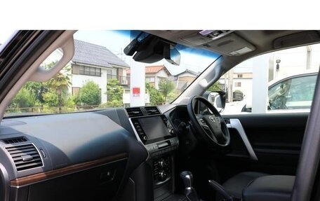 Toyota Land Cruiser Prado 150 рестайлинг 2, 2022 год, 6 060 000 рублей, 13 фотография