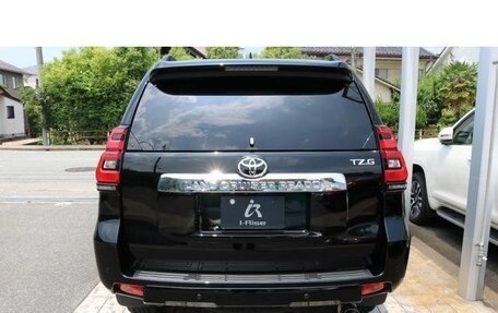 Toyota Land Cruiser Prado 150 рестайлинг 2, 2022 год, 6 060 000 рублей, 9 фотография