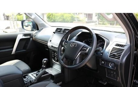 Toyota Land Cruiser Prado 150 рестайлинг 2, 2022 год, 6 060 000 рублей, 11 фотография