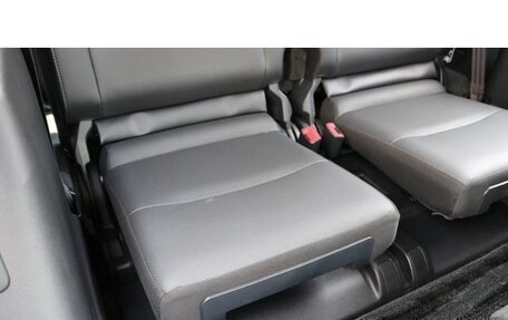 Toyota Land Cruiser Prado 150 рестайлинг 2, 2022 год, 6 060 000 рублей, 18 фотография