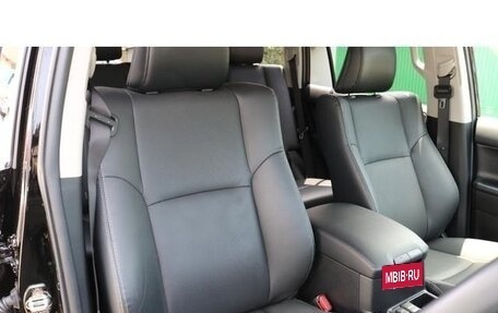 Toyota Land Cruiser Prado 150 рестайлинг 2, 2022 год, 6 060 000 рублей, 12 фотография