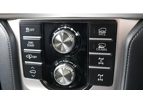 Toyota Land Cruiser Prado 150 рестайлинг 2, 2022 год, 6 060 000 рублей, 25 фотография