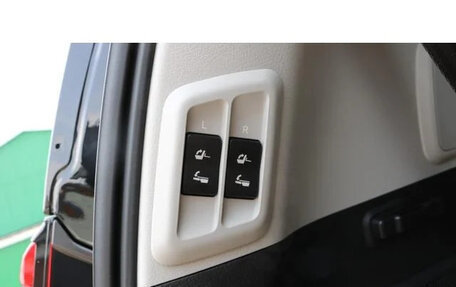 Toyota Land Cruiser Prado 150 рестайлинг 2, 2022 год, 6 060 000 рублей, 23 фотография