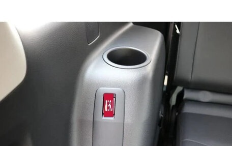 Toyota Land Cruiser Prado 150 рестайлинг 2, 2022 год, 6 060 000 рублей, 21 фотография