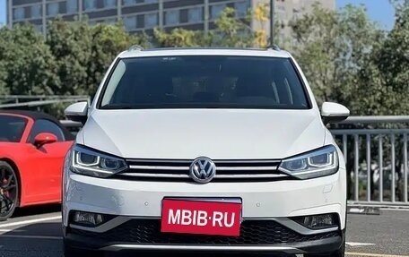 Volkswagen Touran III, 2022 год, 1 450 000 рублей, 1 фотография