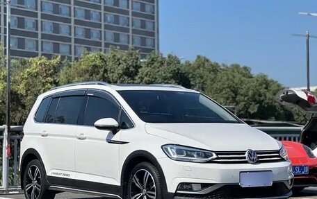 Volkswagen Touran III, 2022 год, 1 450 000 рублей, 6 фотография