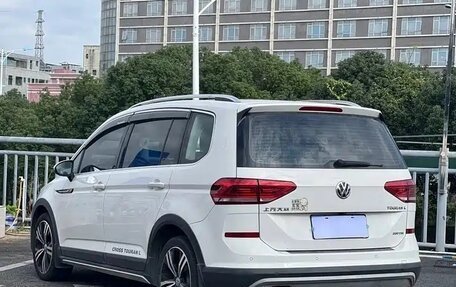 Volkswagen Touran III, 2022 год, 1 450 000 рублей, 4 фотография