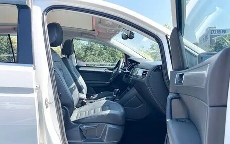 Volkswagen Touran III, 2022 год, 1 450 000 рублей, 8 фотография