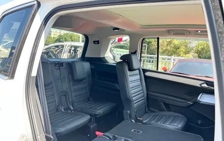 Volkswagen Touran III, 2022 год, 1 450 000 рублей, 10 фотография