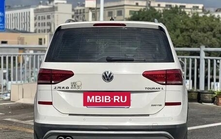 Volkswagen Touran III, 2022 год, 1 450 000 рублей, 5 фотография