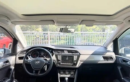 Volkswagen Touran III, 2022 год, 1 450 000 рублей, 12 фотография