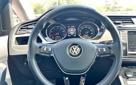 Volkswagen Touran III, 2022 год, 1 450 000 рублей, 13 фотография