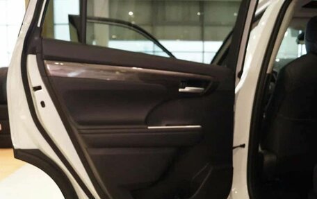 Toyota Highlander, 2025 год, 6 300 000 рублей, 13 фотография