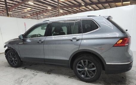 Volkswagen Tiguan II, 2024 год, 3 100 000 рублей, 5 фотография