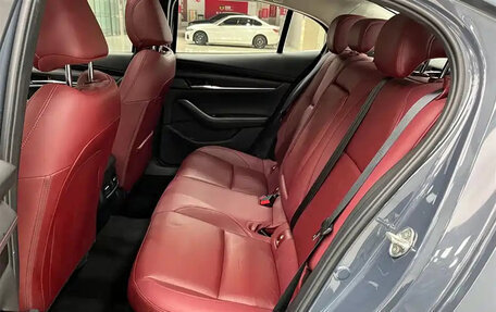 Mazda 3, 2022 год, 2 000 000 рублей, 11 фотография