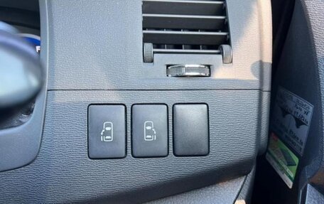 Toyota ISis I, 2013 год, 1 100 000 рублей, 5 фотография