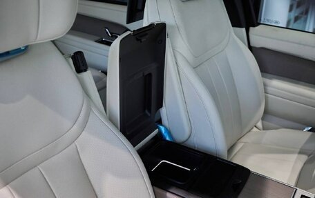 Land Rover Range Rover IV рестайлинг, 2025 год, 28 000 000 рублей, 20 фотография