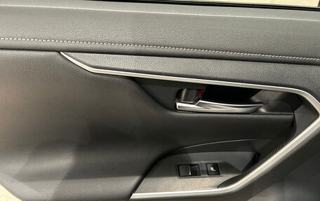 Toyota RAV4, 2020 год, 2 499 000 рублей, 13 фотография