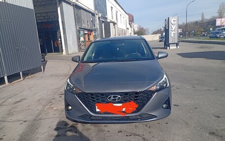 Hyundai Solaris II рестайлинг, 2020 год, 1 550 000 рублей, 1 фотография